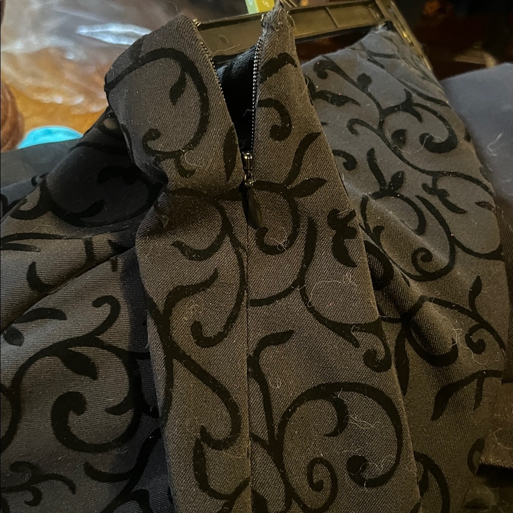 Black Scroll Pattern Pants - Picture 4 of 4